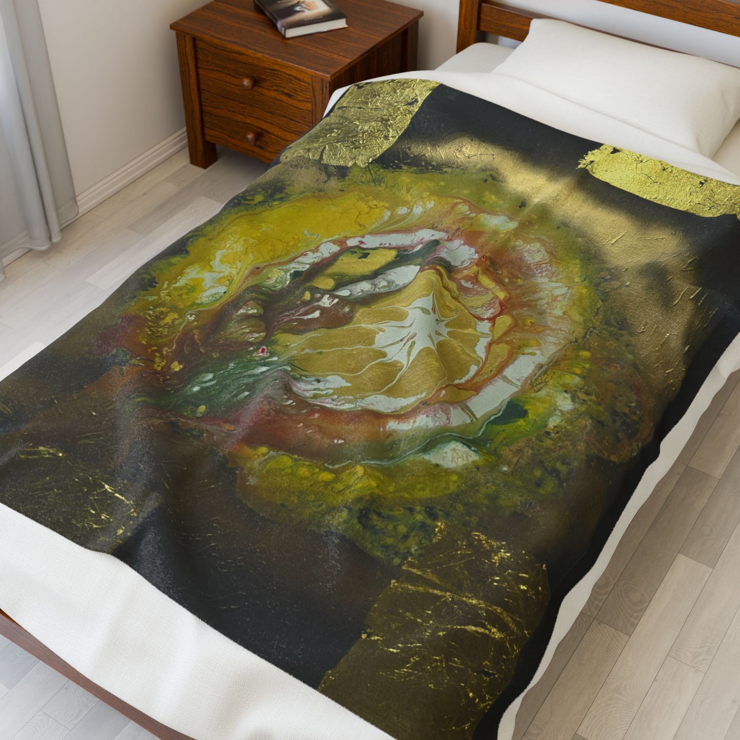 Artistic Velveteen Plush Blanket - Cozy and Stylish Home Decor